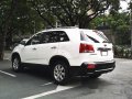 Sell White 2010 Kia Sorento Automatic Gasoline at 43926 km -17