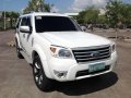 Selling White Ford Everest 2010 at 63000 km in Lucena -5