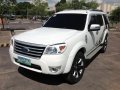 Selling White Ford Everest 2010 at 63000 km in Lucena -3