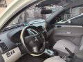 Selling White Mitsubishi Montero Sport 2014 at 31000 km -5