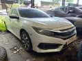 Selling White Honda Civic 2017 in Makati-4
