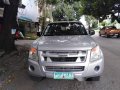 Silver Isuzu D-Max 2011 at 60000 km for sale-0