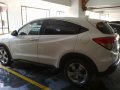 Selling White Honda Hr-V 2015 in Makati -7