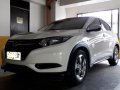 Selling White Honda Hr-V 2015 in Makati -8