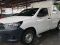 Selling White Toyota Hilux 2017 in Quezon City -1