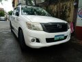 Selling White Toyota Hilux 2012 Manual Diesel -5