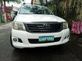 Selling White Toyota Hilux 2012 Manual Diesel -4