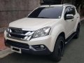 White Isuzu Mu-X 2015 at 43000 km for sale in Marikina-6