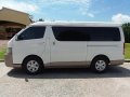 Selling White Toyota Hiace 2011 in Quezon City -8