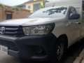 Sell White 2016 Toyota Hilux at 28000 km -7