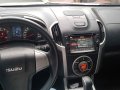 White Isuzu Mu-X 2015 at 43000 km for sale in Marikina-2