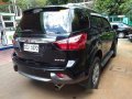 Selling Isuzu Mu-X 2017 Automatic Gasoline -4