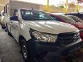 Selling White Toyota Hilux 2018 Manual Diesel -3