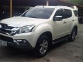 Sell White 2016 Isuzu Mu-X SUV at Automatic Diesel at 22 km-8