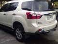 Sell White 2016 Isuzu Mu-X SUV at Automatic Diesel at 22 km-6