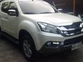 Sell White 2016 Isuzu Mu-X SUV at Automatic Diesel at 22 km-9