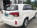 White Kia Sorento 2013 for sale in Mandaluyong -3