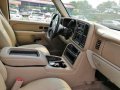 White Chevrolet Suburban 2006 at 32000 km for sale-2