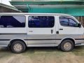 Sell White 2000 Toyota Hiace at 16000 km-1