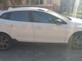 Selling White Volvo V40 2015 Automatic Diesel -4