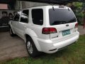 Selling White Ford Escape 2012 at 97000 km-1