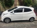 Selling White Hyundai Eon 2016 at 25000 km -0