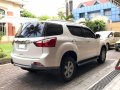 2016 Isuzu MU-X LSA Automatic Top of the Line Pearl White Low MIleage!-2