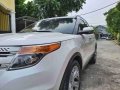 Selling White Ford Explorer 2014 at 40365 km -2