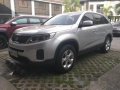 Silver Kia Sorento 2015 at 34000 km for sale-8