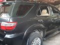 Selling Black Toyota Fortuner 2010 Automatic Diesel at 58000 km-5