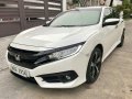 Selling White Honda Civic 2018 Automatic Gasoline at 10000 km-9