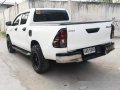 White Toyota Hilux 2016 for sale in Cebu -3