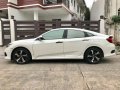 Selling White Honda Civic 2018 Automatic Gasoline at 10000 km-7