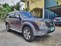 Blue Ford Everest 2012 at 70000 km for sale -1