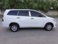 White Toyota Innova 2013 for sale in Talisay-0