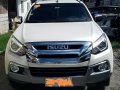 Selling White Isuzu Mu-X 2019 Automatic Diesel -6