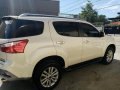 Selling White Isuzu Mu-X 2019 Automatic Diesel -4