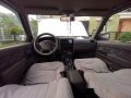 Selling White Nissan Frontier 2000 at 100000 km-0