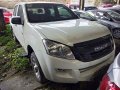 White Isuzu D-Max 2017 at 36000 km for sale-3