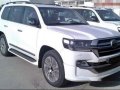Selling White Toyota Land Cruiser 2019 at 1000 km-4