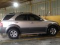 Sell White 2006 Kia Sorento at 108000 km-1