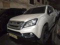 Selling White Isuzu Mu-X 2017 in Quezon City-1