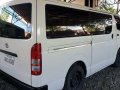 Selling White Toyota Hiace 2018 at 13000 km-3