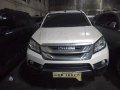 Selling White Isuzu Mu-X 2017 in Quezon City-3