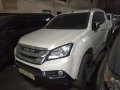 Selling White Isuzu Mu-X 2017 in Quezon City-2