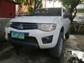 Selling White Mitsubishi Strada 2013 Manual Diesel at 55000 km-7