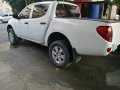 Selling White Mitsubishi Strada 2013 Manual Diesel at 55000 km-4