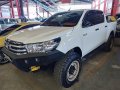 Selling White Toyota Hilux 2016 Automatic Diesel -2