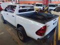 Selling White Toyota Hilux 2016 Automatic Diesel -3