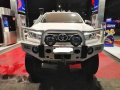 White Toyota Hilux 2016 at 35000 km for sale  -5